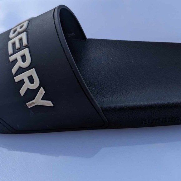 Too small - Picture 8 of 12